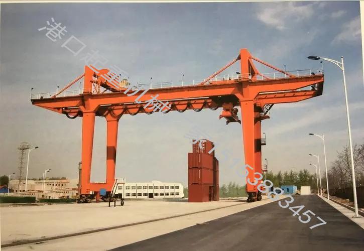 河南泰晖厂家制造的集装箱门式起重机运行平稳、安全可靠