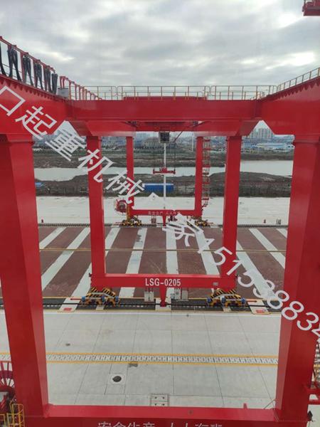 福建龙岩集装箱门式起重公司轨道式集装箱门式起重机作业特点