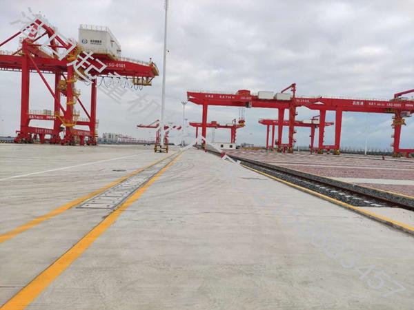 福建泉州集装箱门式起重机厂家轨道式集装箱门式起重机的工作原理